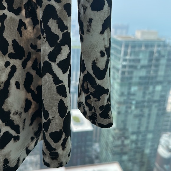 Kim & Co leopard print open cover up/sweater - Picture 3 of 7